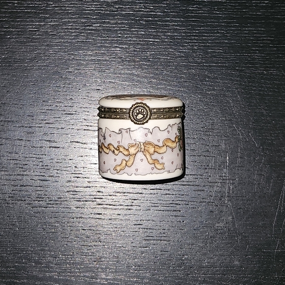 Boyds Bears Other - Boyds Bears Decorative Trinket Box - White and Gold
